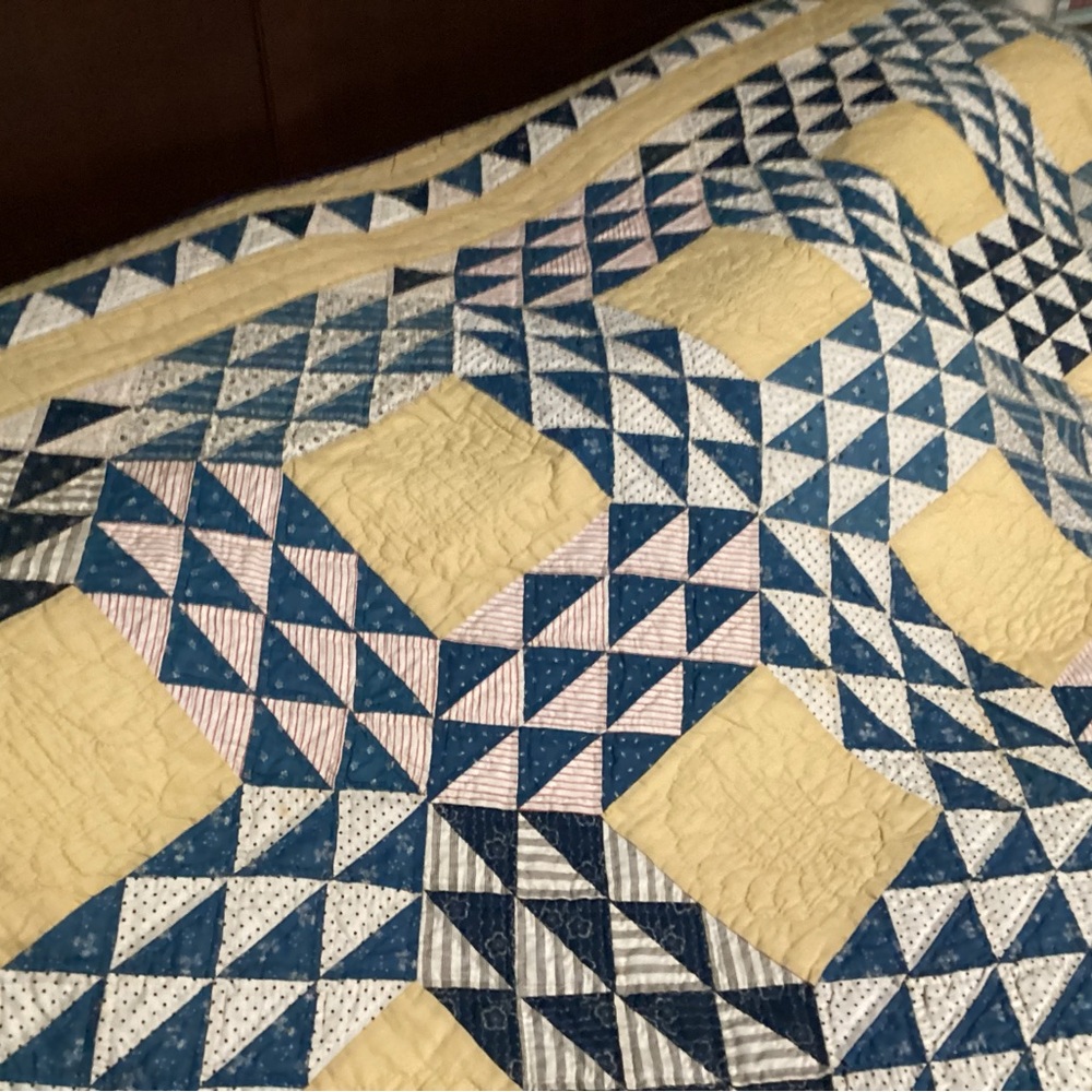 Blue and Cream Geometric Quilt Bedding - Picture 11 of 16